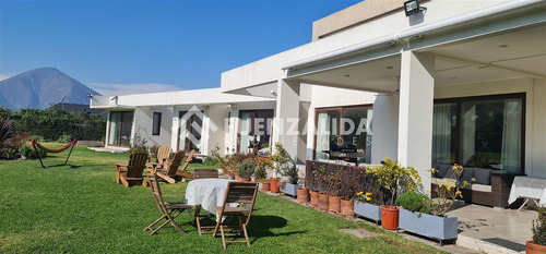 Parcela En Arriendo 5 Dormitorios Condominio