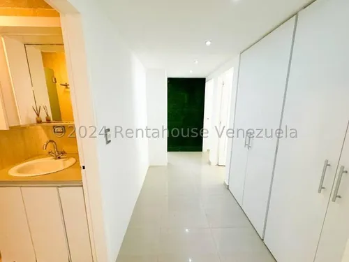 Agp Espectacular Apartamento En Planta Baja, Calle Cerrada Y Vigilancia Privada En Venta En Colinas De La Tahona 25-2354 Ys