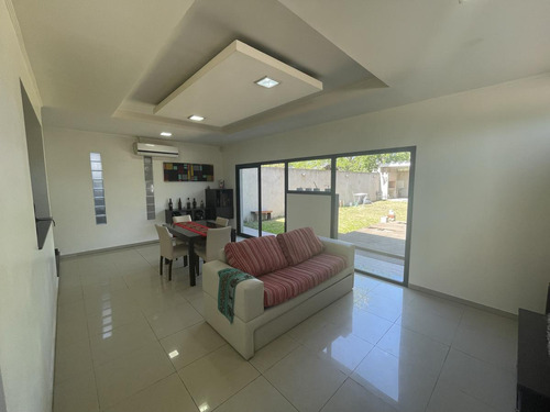 Casa En Venta- Parque Sicardi. 2 Dormitorios, Garaje, Parrilla, Parque, 659 Esquina 13