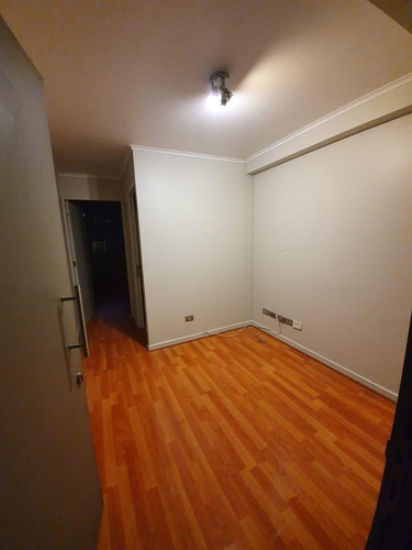 Excelente Oficina 1 Privado - Nueva Las Condes