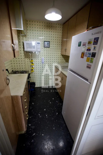 Apto De 2 Dormitorios Y 2 Baños En Edificio Apolo. Piso Alto Y Vista Despejada A Playa Mansa.