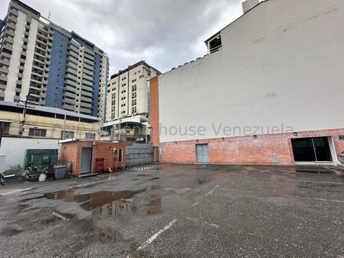 Edificio Remodelado En Venta Calle Boyaca Zona Centro Maracay Moderno Con Ascensor Planta Electrica Negociable Kg:25-1091