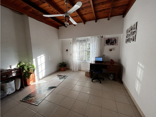 Vendo Casa Con Pileta En Caseros, Entre Ríos.