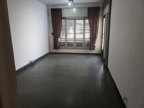 Imagen 2 de 19 de Casa Venta 3 Dormitorios - Azcuenaga - Refaccionar.