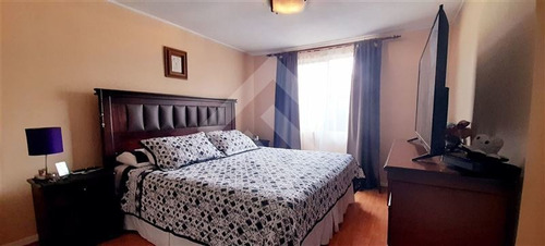 Casa En Venta De 5 Dorm. En La Florida