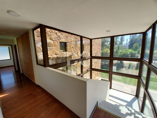 Casa En Venta De 5 Dorm. En Colina Chicureo, Las Brisas