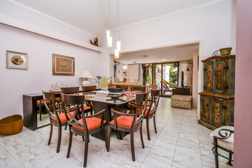 Casa De Cuatro Dormitorios En Venta Punta Del Este- Ref: 2579