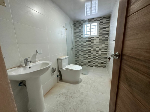 Imagen 8 de 10 de Vendo Elegante Apartamento En El 4to Nivel