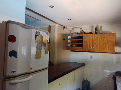 Vendo Casa : 2 Dormitorios ,baño , Living ,cocina Comedor .