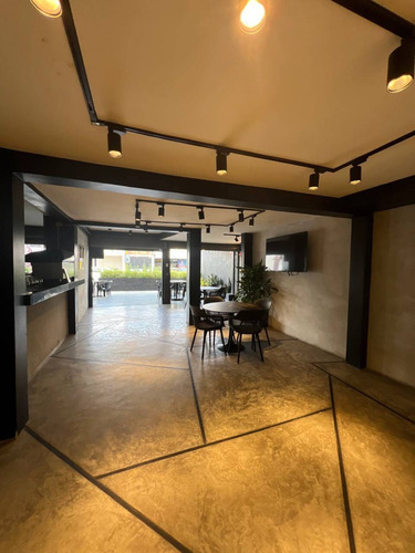 Tibisay Rojas Vende Fondo De Comercio Operativo De Restaurant En La Urb. El Veñedo Cod. 242099