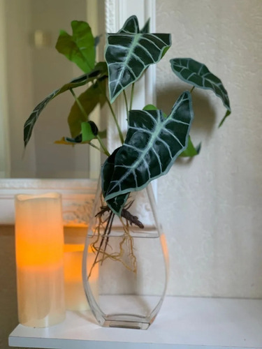Imagen 2 de 8 de Florero De Vidrio Gota 25 Cms Angosto