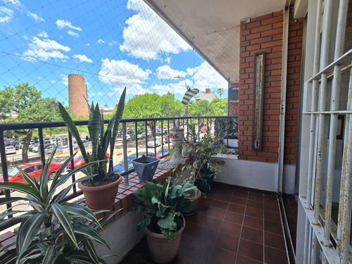 Apto Súper Cómodo, Frente A Mvd Shopping, Gge X 2, Estufa Y Parrillero!