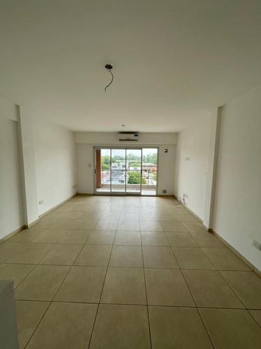 Imagen 7 de 11 de Excelente Monoamb En Edificio C/ Balcon Y Posibilidad De Cochera En Lanus (018)