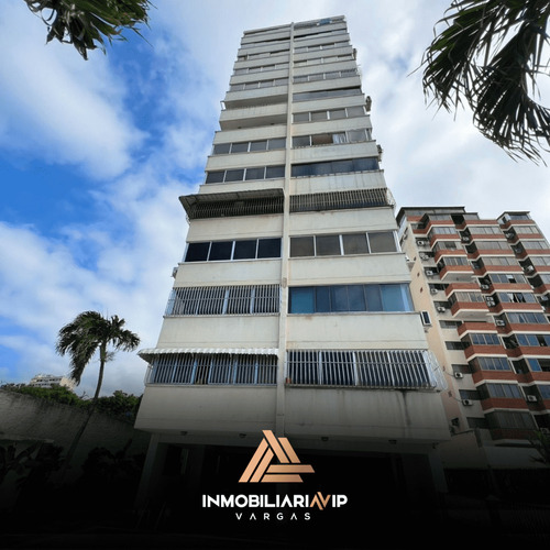 Te Ofrecemos En Venta Apartamento  Ubicado En Macuto - Estado La Guaira  Ref 013 - 626