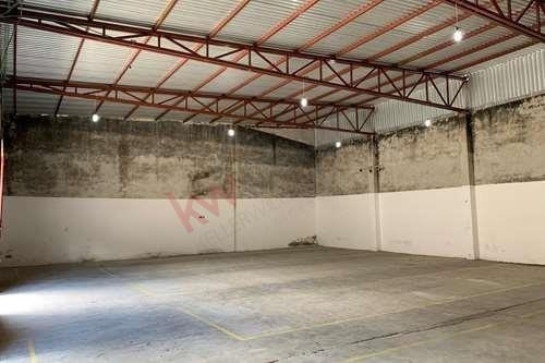 Imagen 1 de 21 de Se Vende Bodega Con Oficinas, En Periférico Poniente De San Cristóbal