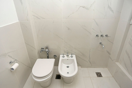 Venta Depto, Colegiales, 5 Amb Con Cochera.