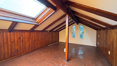 Amplia Casa Dos Pisos Jardin Del Este Cerca Colegios