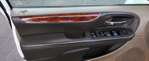 Imagen 13 de 15 de Chrysler Town & Country 2012 3.6 Limited Mt