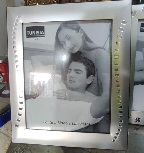 Imagen 3 de 4 de Portaretratos De Acero 20*25 Marca Italiana Tunisia
