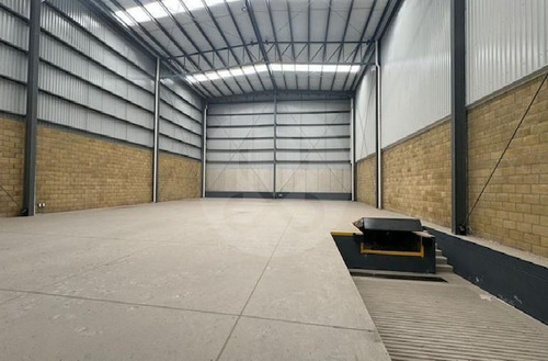 Bodega Comercial En Renta En Pueblo San Sebastianito