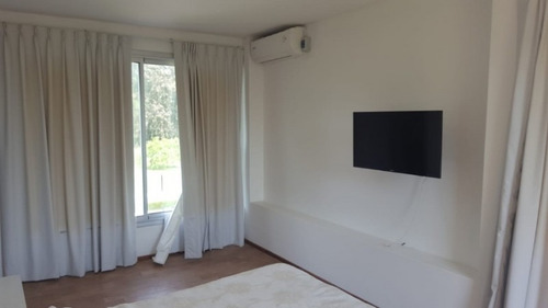 Imagen 10 de 23 de Casa En Venta En Dos Lotes - Parque De Las Naciones