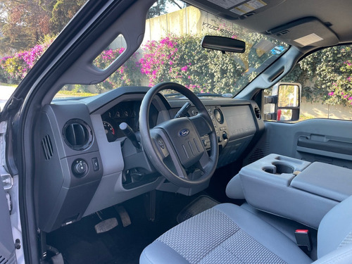 Imagen 7 de 13 de Ford F350 2016 Xl Clima Automatica Como Nueva 9,000 Km