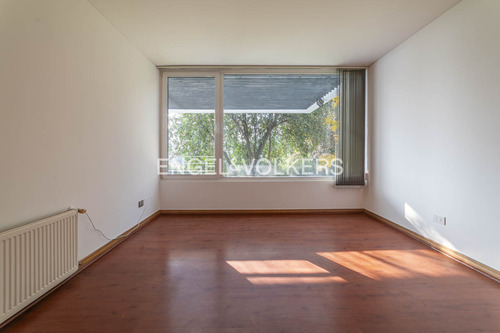 Moderna Casa Mediterránea En Condominio