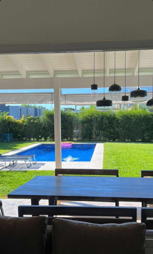 Casa En Venta 4 Amb. Barrio Privado Santa Juana