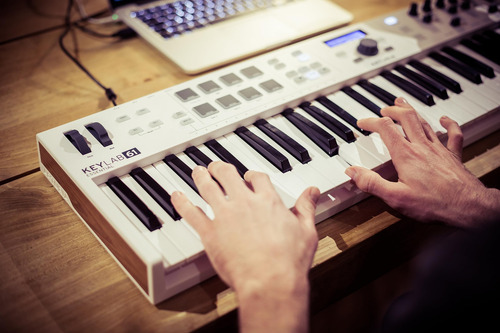 Controlador De Teclado Midi Arturia Keylab Essential Mk3 De
