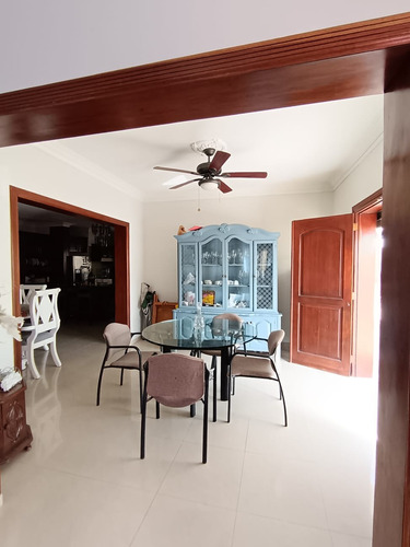 Casa En Venta De Dos Niveles Ubicada En Arroyo Hondo Iii