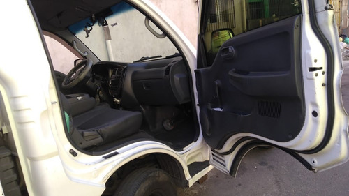 Kia Bongo 2.5 K-2500 4x2 Cs 2p / 2010 B75