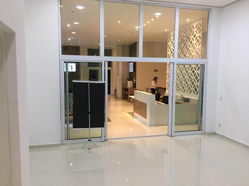 Sala Comercial Nova, No Térreo; Ao Lado Da Recepção Do Condomínio, Piso Em Porcelanato, Teto Rebaixado De Gesso Com Iluminação Embutida, Infra Estrutu - Sa0522