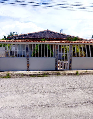 Venta Casa De Esquina Urb. Ciudad Alianza. Ma. Esther Silva 