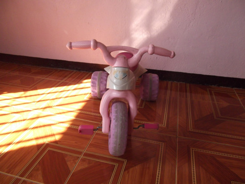 Imagen 2 de 3 de Triciclo Para Niña Usado Fisher Price