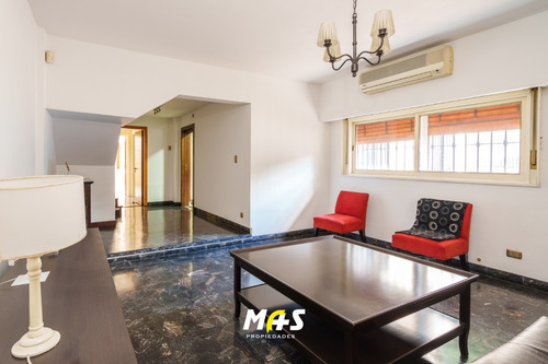 Villa Del Parque. Casa En Venta 5 Amb. Gge. Quincho Impecable!