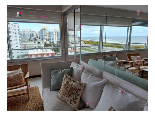 Imagen 7 de 23 de Venta De Apartamento De 3 Dormitorios Frente Al Mar En Edificio Tiburon En Punta Del Este