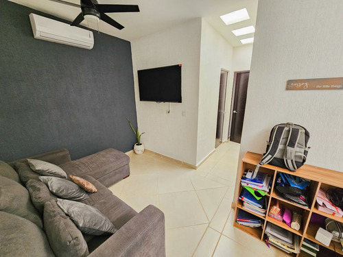 Casa · 3 Recámaras · Jardines Del Sur 6 · Alberca · Seguridad · Remodelada