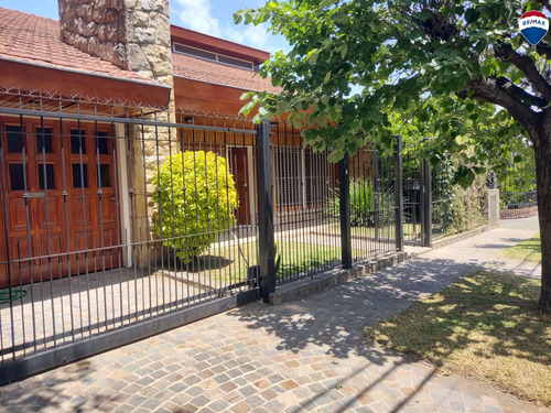 Venta Casa 5 Amb Cochera Patio Castelar Norte.