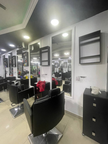 Venta De Local Comercial Con Peluquería Guatire Miranda. La.