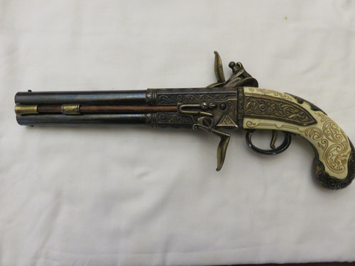 Replica Pestola De Metal Y Plastico Siglo Xviii (Usado)