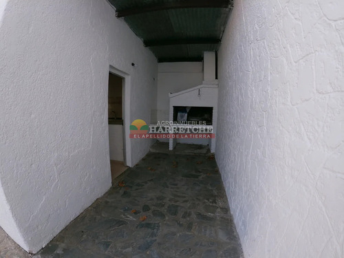 Casa En Canelones, 2 Dormitorios, Fondo, Parrillero.
