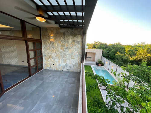 Casa En Venta En Privada Residencial En Temozon Norte, Merida, Yuc.