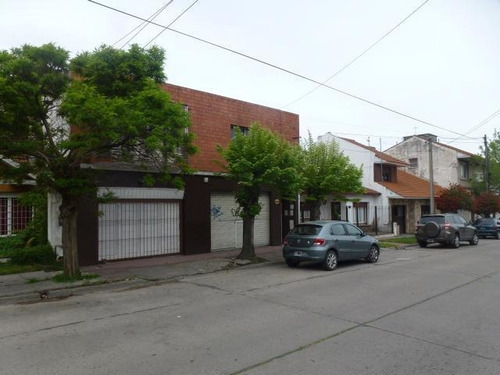 Imagen 2 de 4 de Propiedad Con Locales Y Vivienda En Venta!