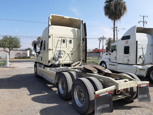 Imagen 4 de 14 de Tractocamion Cascadia 2013