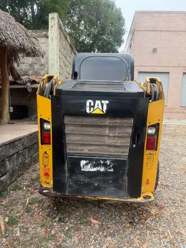 Mini Cargador Caterpillar 236d
