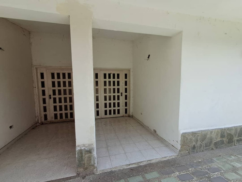 Town House No.01 En Conjunto Residencial La Gustavera, El Castaño