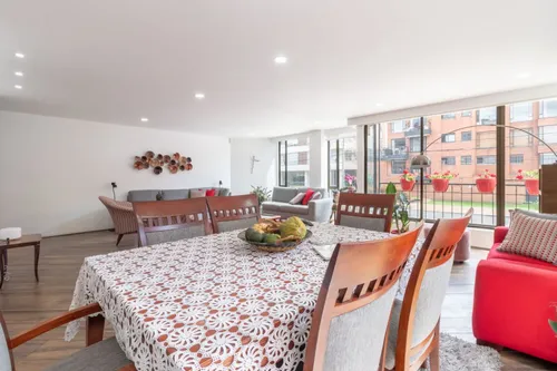 Apartamento En Venta En Chicó Navarra. Cod V11913