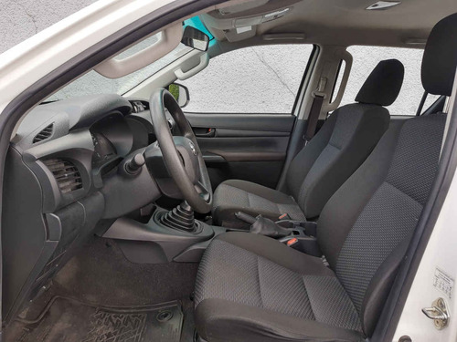 Imagen 8 de 15 de Toyota Hilux 2018 4p Doble Cabina Sr L4/2.7 Man