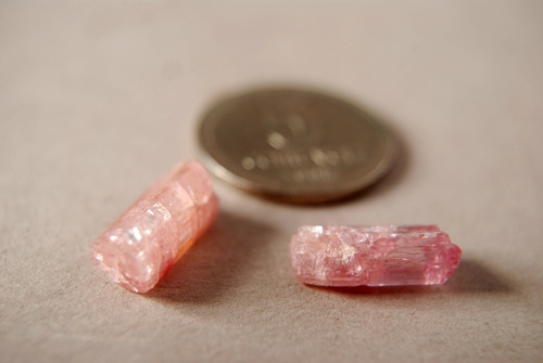 Imagen 1 de 2 de Piedra Turmalina Rosa Cristales De 2 Cm
