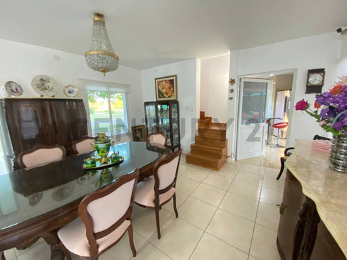 Venta De Casa 6 Ambientes 2 Dormitorios En Solares Del Carcarañá, Oliveros